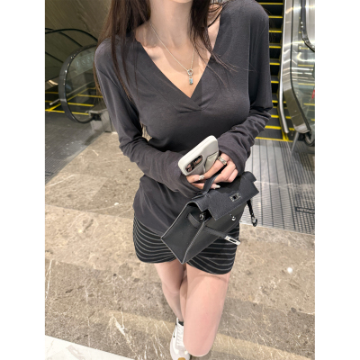 superniniyy 28%羊毛66%莱赛尔天丝深V领长袖简约面膜T恤上衣女夏