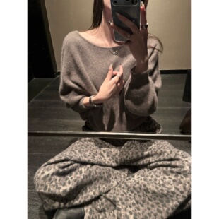 superniniyy 鸢尾咖啡&浣熊绒温柔偶遇露肩极简高密针织衫毛衣女