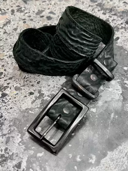 Nidde Guepes Scarred Shrunken Grain Horsebutt Leather Dark Avant-Garde Artisan Brass Buckle Belt