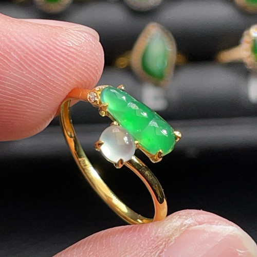 18K金天然翡翠A货-1880福豆满绿戒指K黄阳绿镶嵌钻石珠宝玉石简约