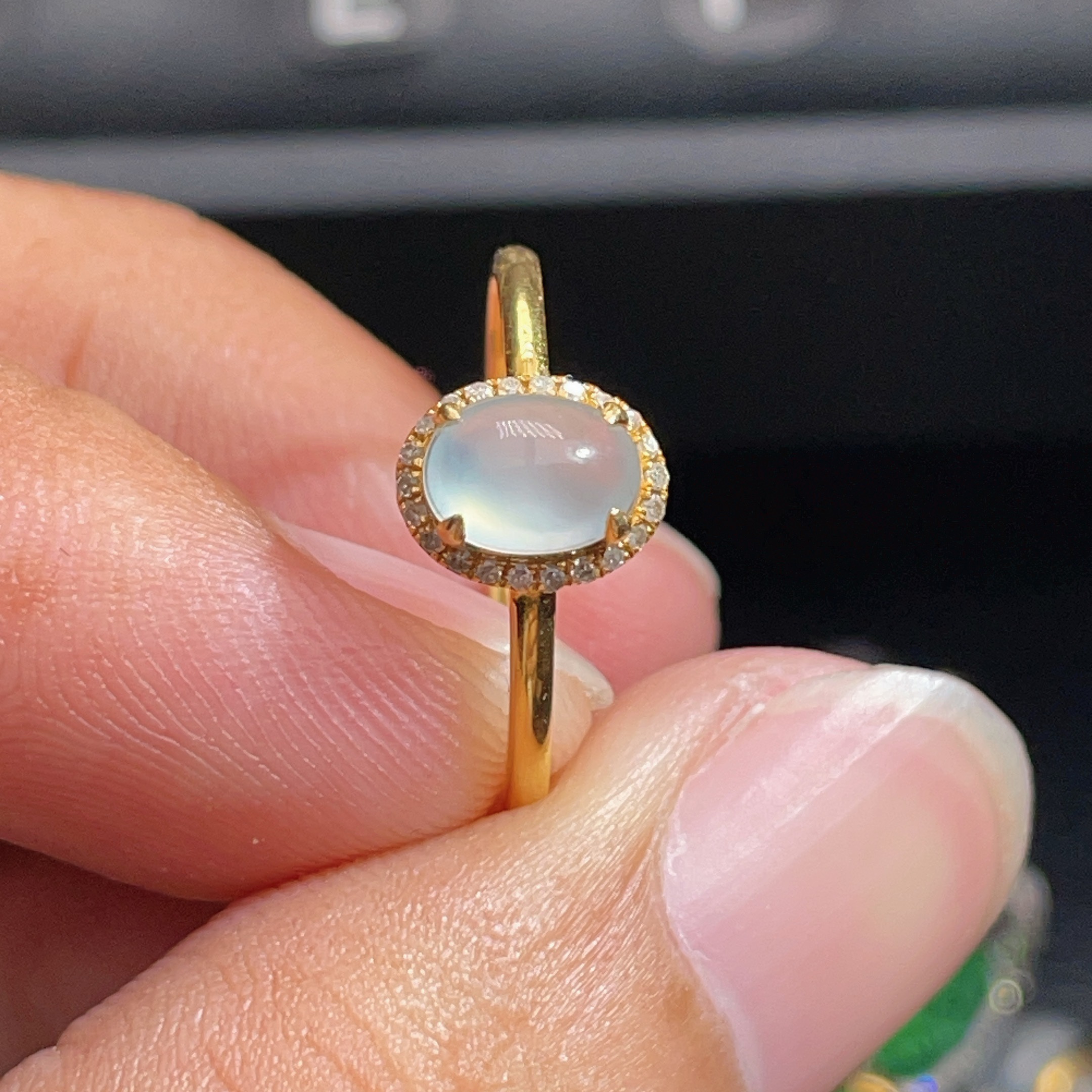 18K金天然翡翠A货-1580高冰蛋面戒指镶嵌钻石K黄珠宝玉石戒面