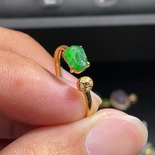 满绿貔貅开口戒指K黄1380镶嵌钻石珠宝玉石阳绿 18K金天然翡翠A货
