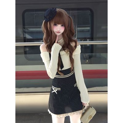 心动华尔兹 冬季新款清楚系温柔优雅露肩长袖显瘦拼接条纹连衣裙