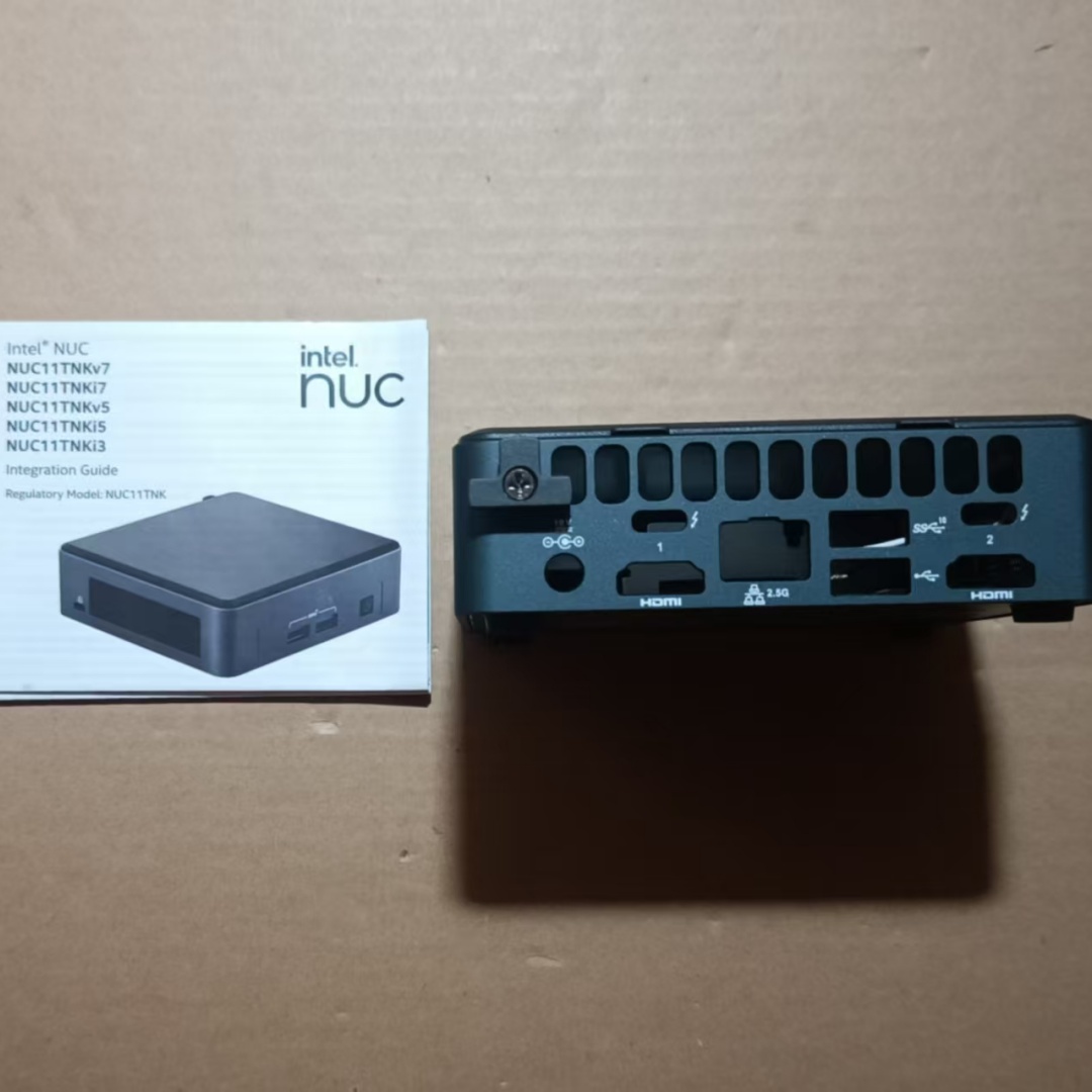 英特尔NUC11TNK系列，薄款机箱