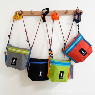 2026年新款羊驼Cotopaxi街头潮流斜挎包户外运动单肩包手机包