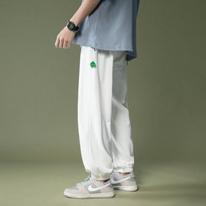 204-k35-P45 白色挂件抽绳男士宽松直筒束脚休闲运动裤秋冬新款图片