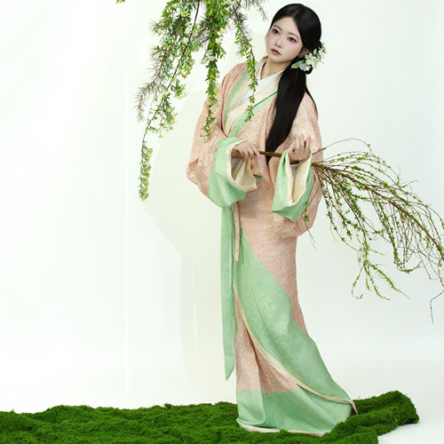 京渝堂汉归堂蜜桃曲裾马王堆