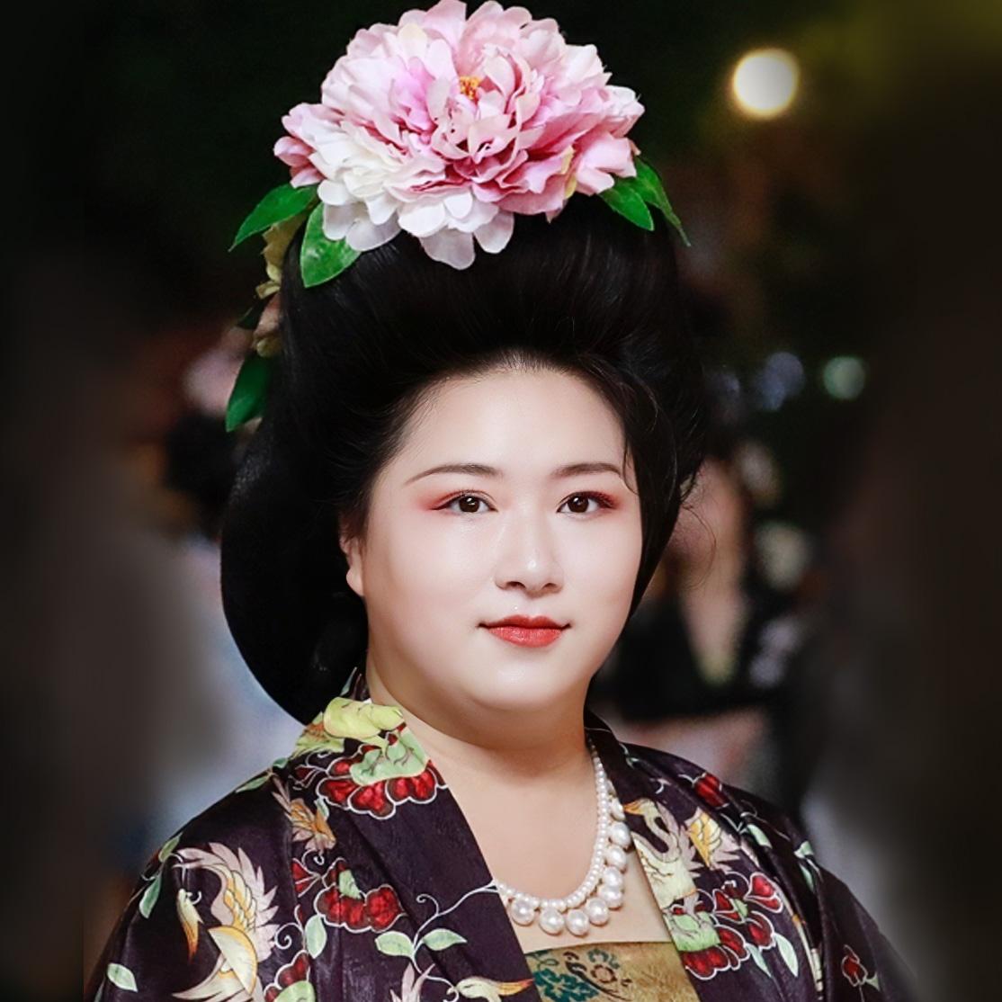 京渝堂旗下唐本俑汉服搭配超大牡丹花绢花头饰