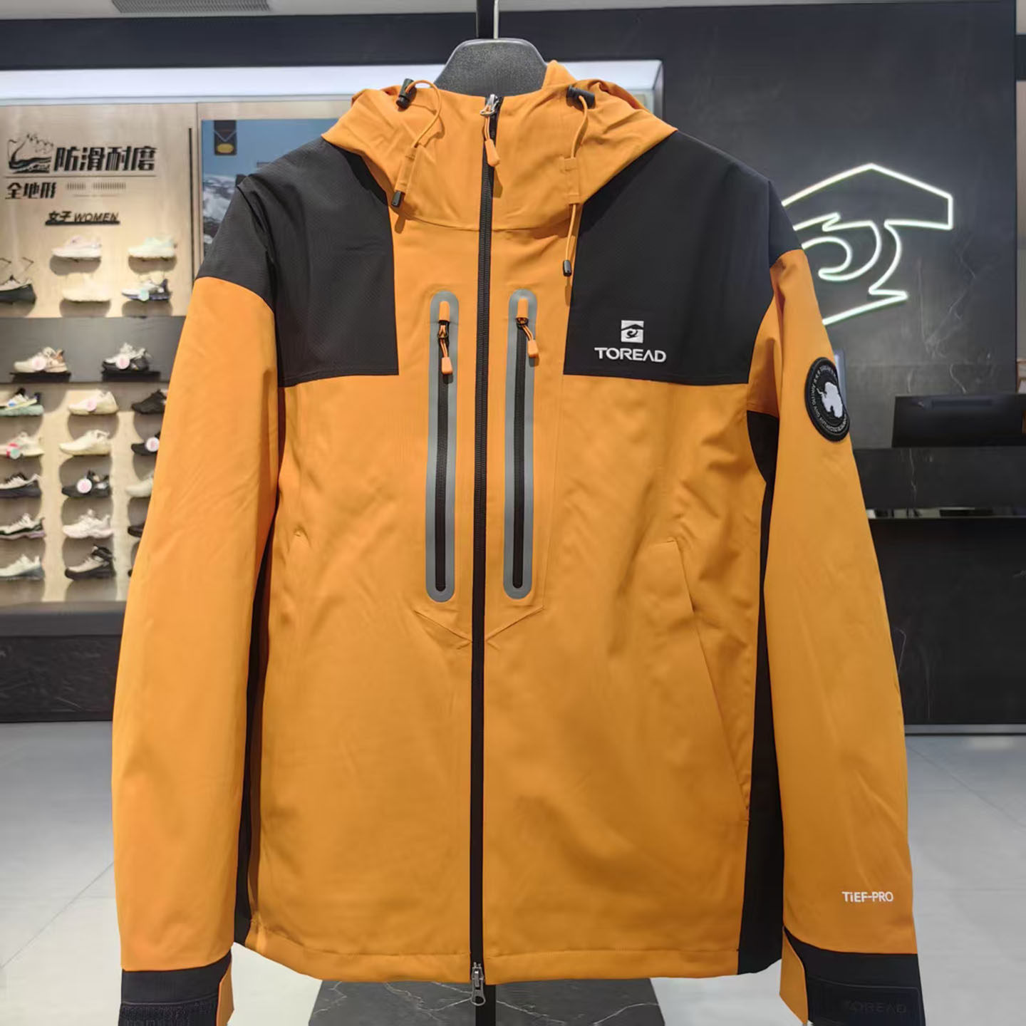 探路者户外冲锋衣男秋冬抓绒内胆连帽防风保暖两件套TAWWAN91285