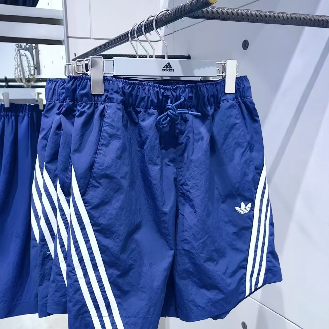正品ADIDAS阿迪达斯男子运动休闲蓝色速干短裤热裤LE7348
