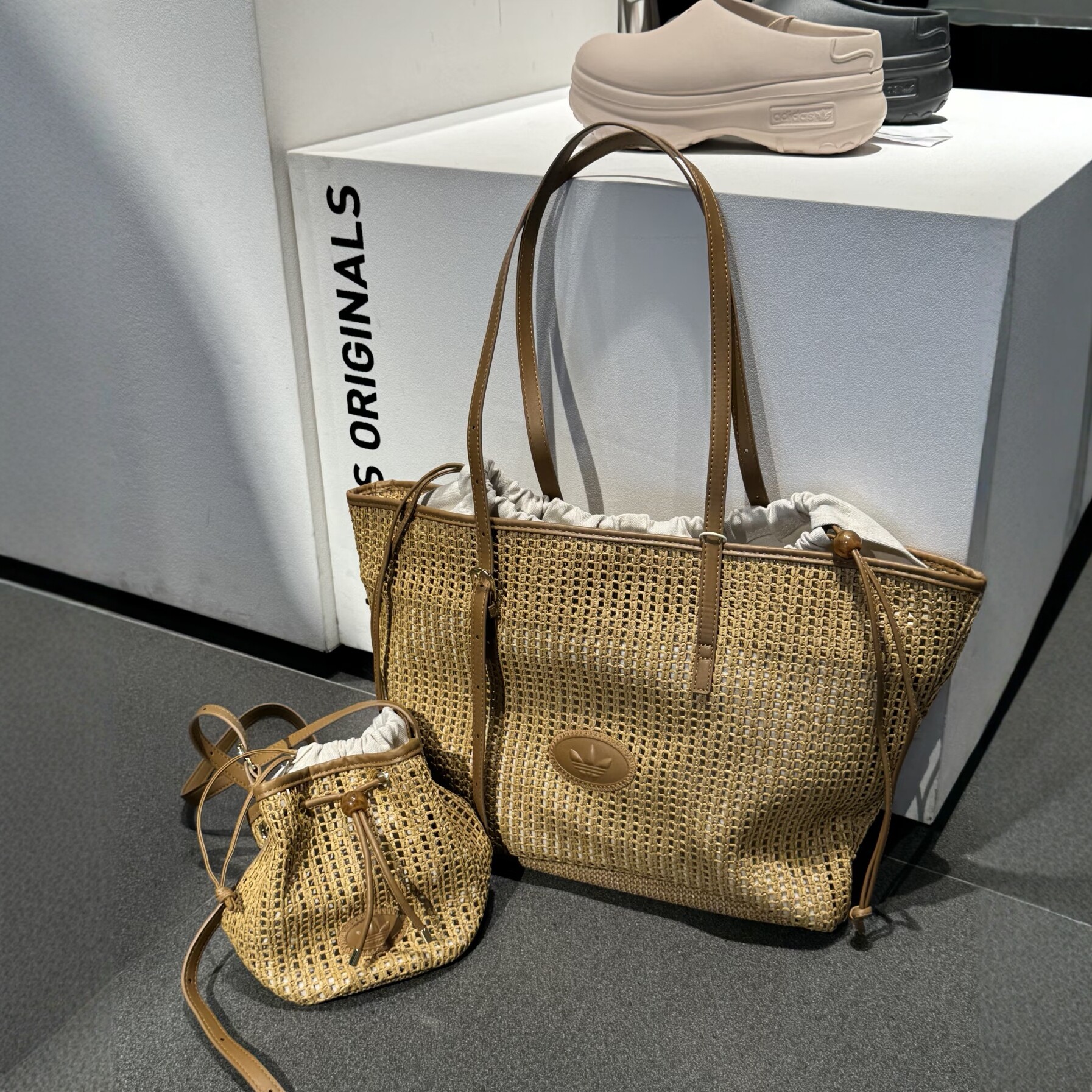 正品ADIDAS阿迪达斯编织镂空休闲单肩包手提包女包LE9846 LE9845