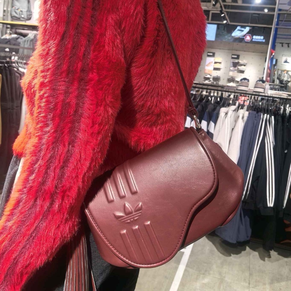 正品adidas阿迪达斯流苏马鞍包手提包单肩包斜挎女包KW4726