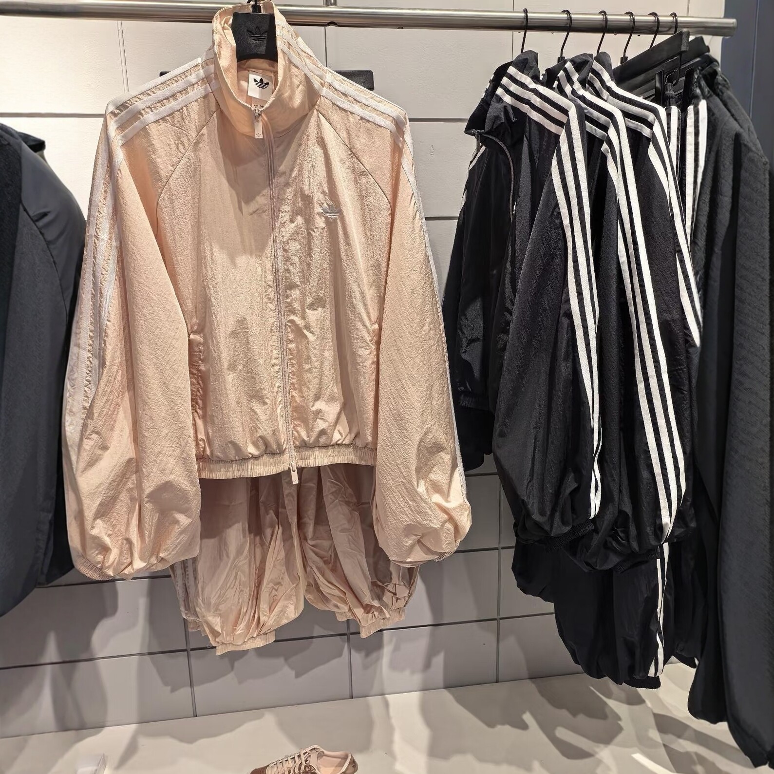 正品ADIDAS阿迪达斯女子灯笼袖运动休闲长袖外套KY5046