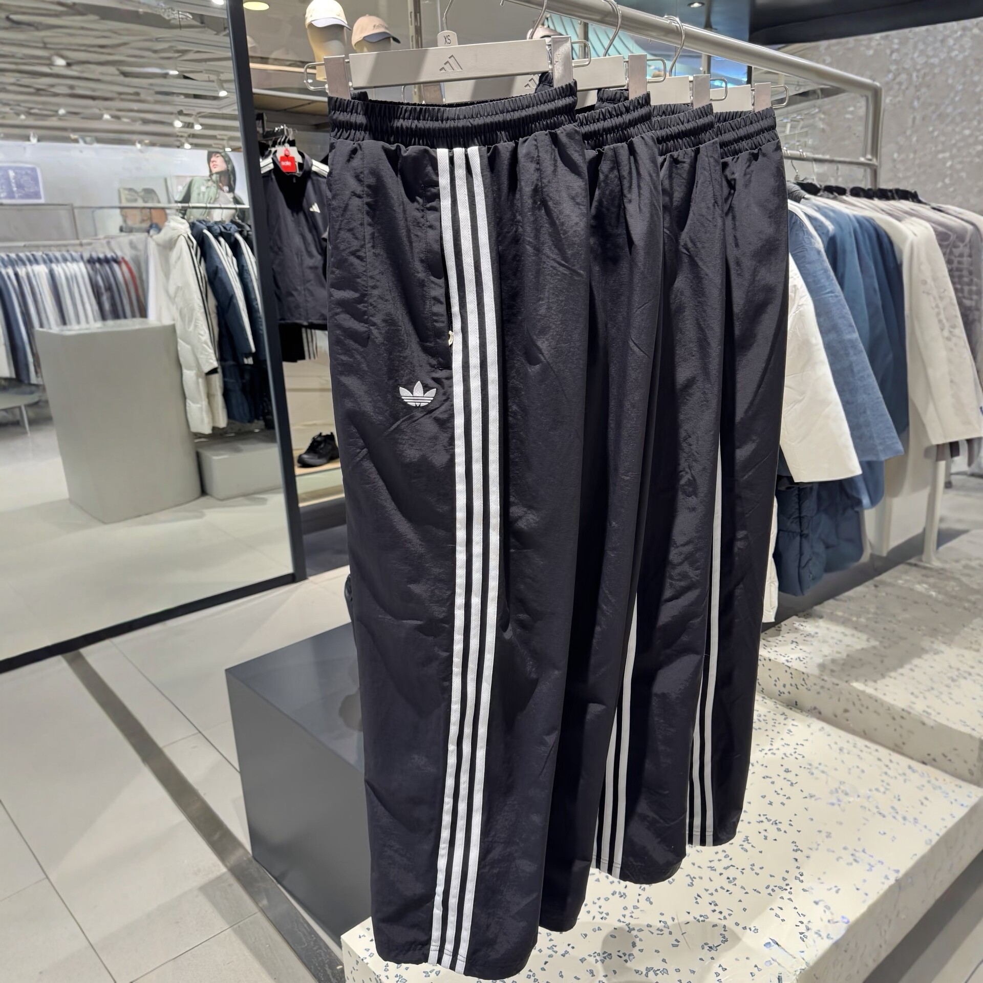 正品ADIDAS阿迪达斯男子运动休闲宽松运动长裤KE3589