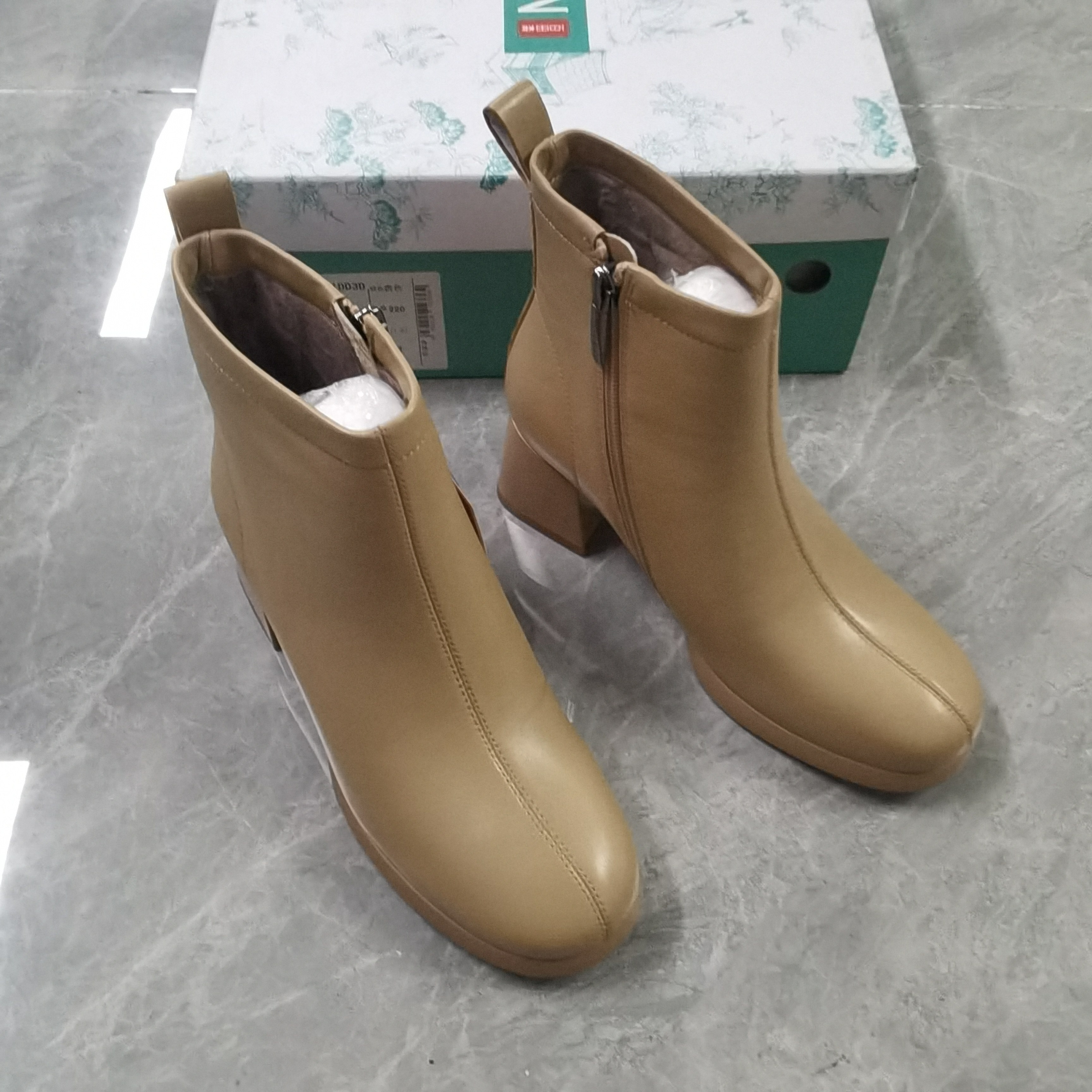 品牌正品断码时尚百搭休闲圆头粗跟羊皮绒里女短靴23867杏色34码