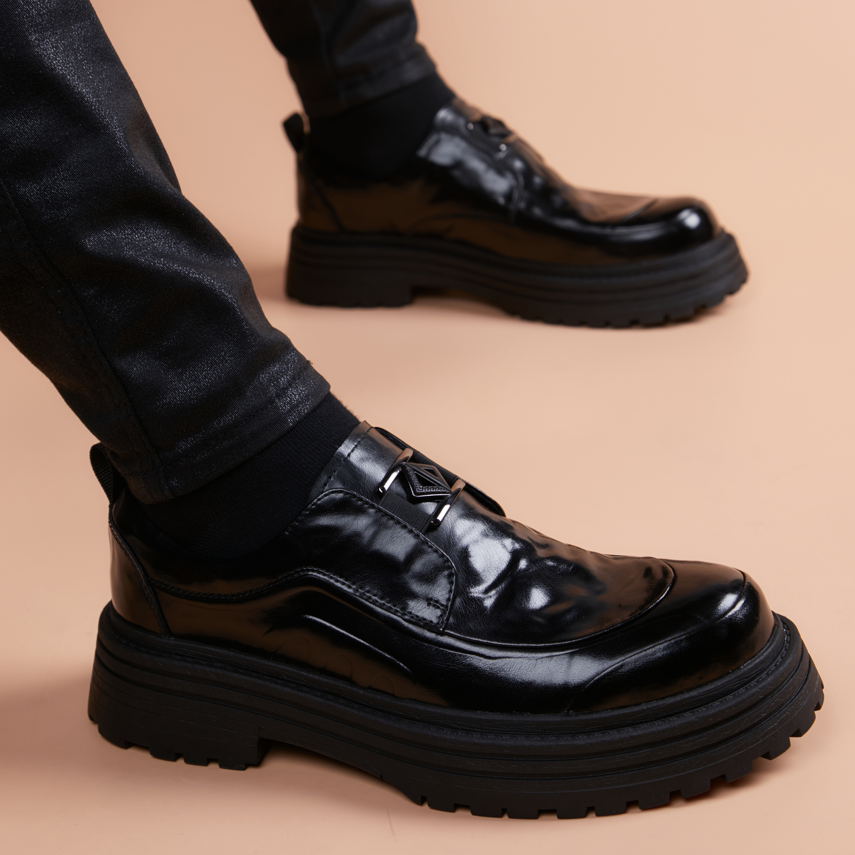 新款英伦风男士皮鞋真皮厚底