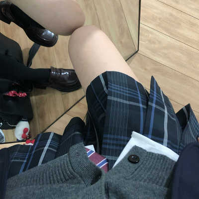 花千猪JK制服皮质半身裙