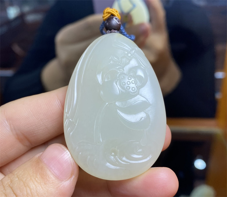 新疆和田玉一级白玉籽料老料情投意合蜻蜓荷花挂件吊坠xx04078