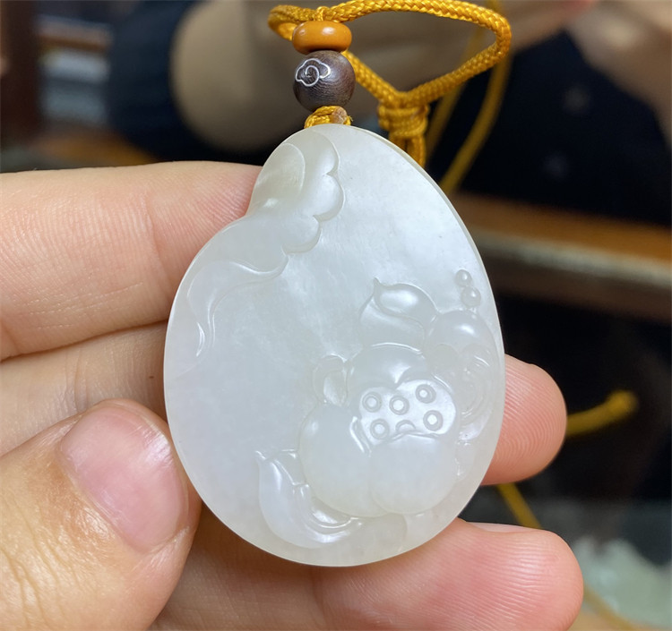 新疆和田白玉籽料枣红皮荷花挂件吊坠手把件宝宝锁平安扣 xx04096