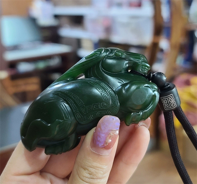 小石头和田玉碧玉籽料把件