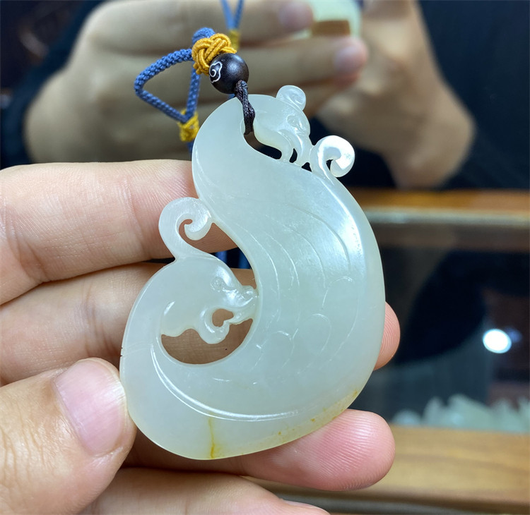 新疆和田一级白玉籽料洒金皮老料龙凤佩龙凤呈祥挂件吊坠xx04081