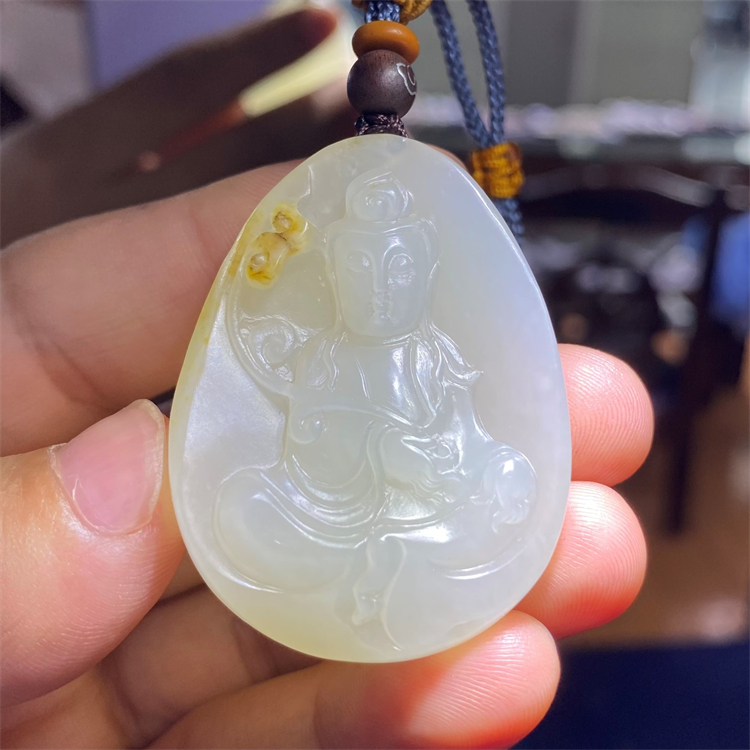 新疆和田玉羊脂玉籽料观音