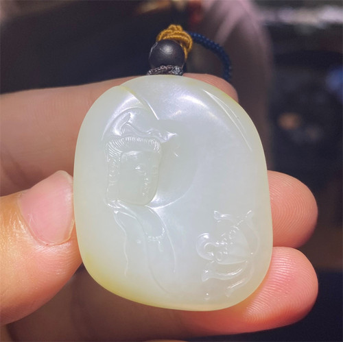 新疆和田玉白玉籽料荷花观音