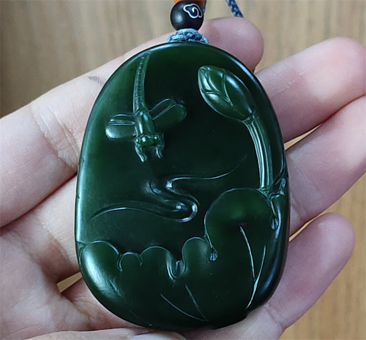 新疆和田碧玉籽料亭亭玉立蜻蜓荷花挂件平安无事牌宝宝锁xx14079
