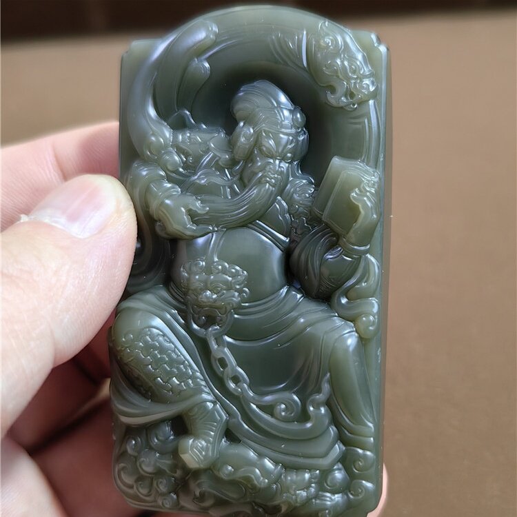 新疆和田沙枣青籽料降龙关公大挂件~超细腻 油润礼物W