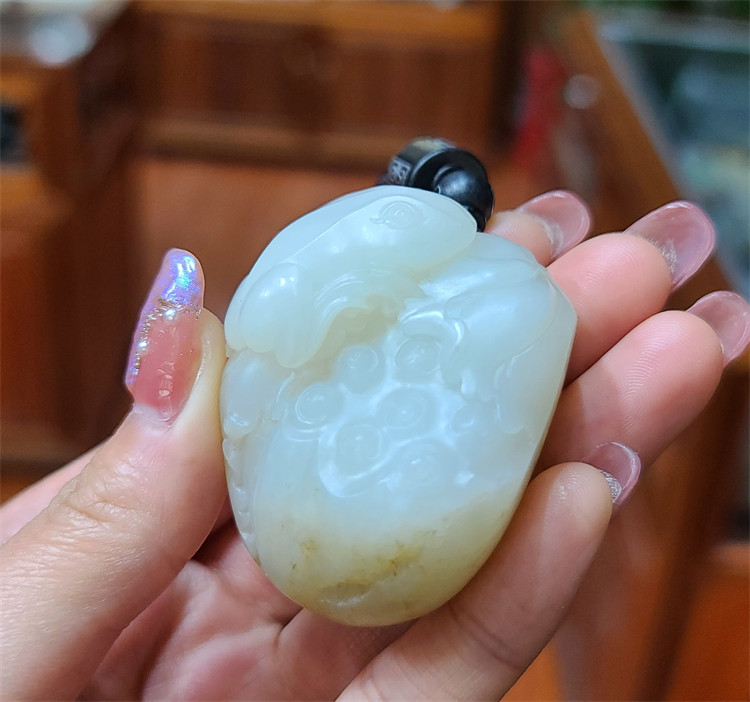 新疆和田白玉籽料挂件青蛙和莲花如意挂件花鸟虫鱼 xx12047