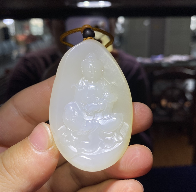 小石头和田玉挂件籽料