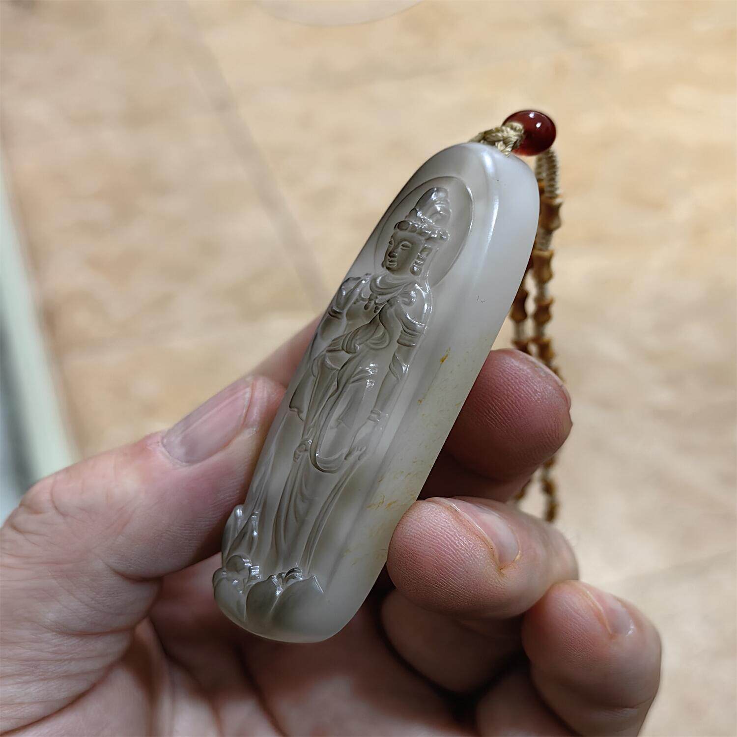 新疆和田玉羊脂玉籽料撒金皮立体圆雕观音法相挂件W03092