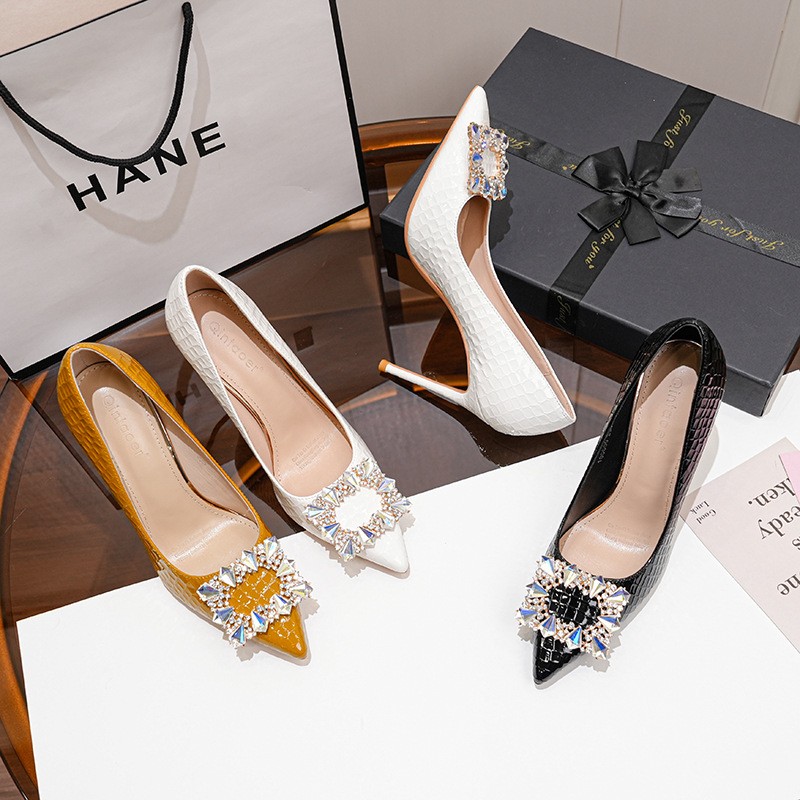 香港漆皮性感高跟鞋女2026春秋法式浅口尖头水钻女神气质细跟单鞋