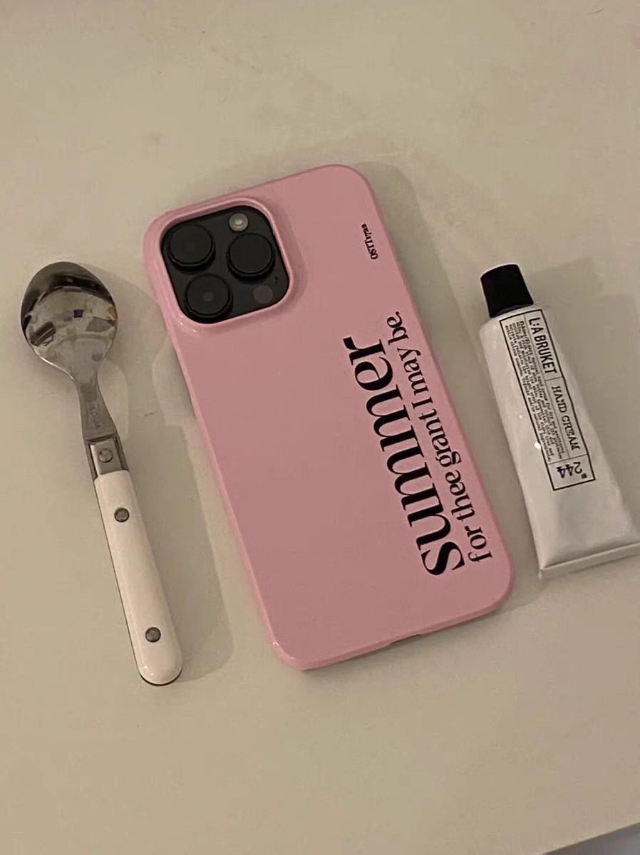 粉色简约英文字母适用苹果15手机壳iPhone14Promax高级感新款13情侣11菲林壳mate60小米14保护套7plus12XSXR