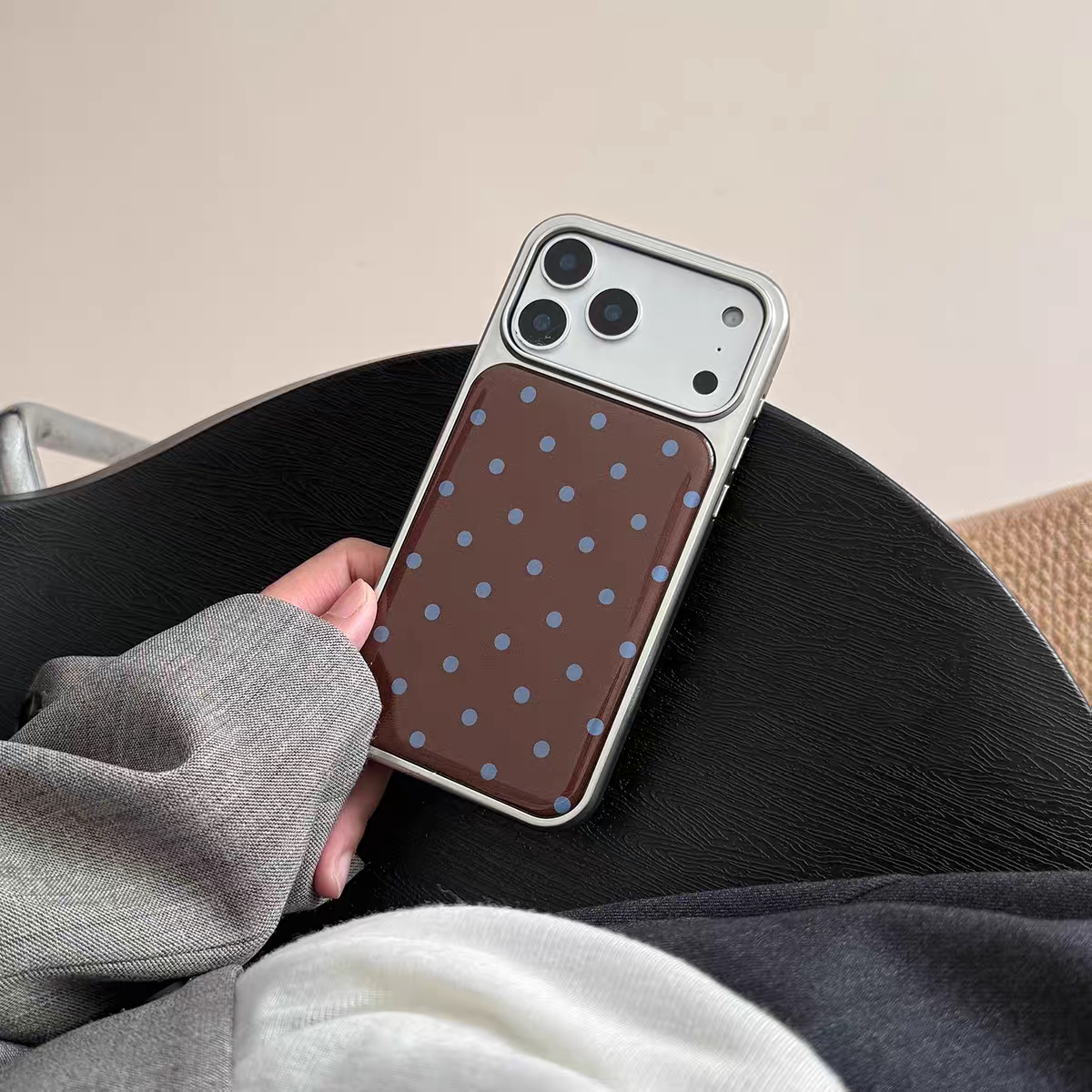 复古棕色蓝波点韩系新款银边手机壳适用苹果iPhone17promax高级感保护套小众16plus亮面15pro14防摔简约13壳