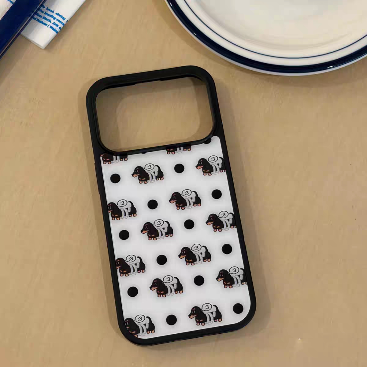 ins可爱腊肠狗黑边磁吸适用于苹果iPhone17promax手机壳16pro小米15Pro保护套华为mate60P70防摔三星S23软壳