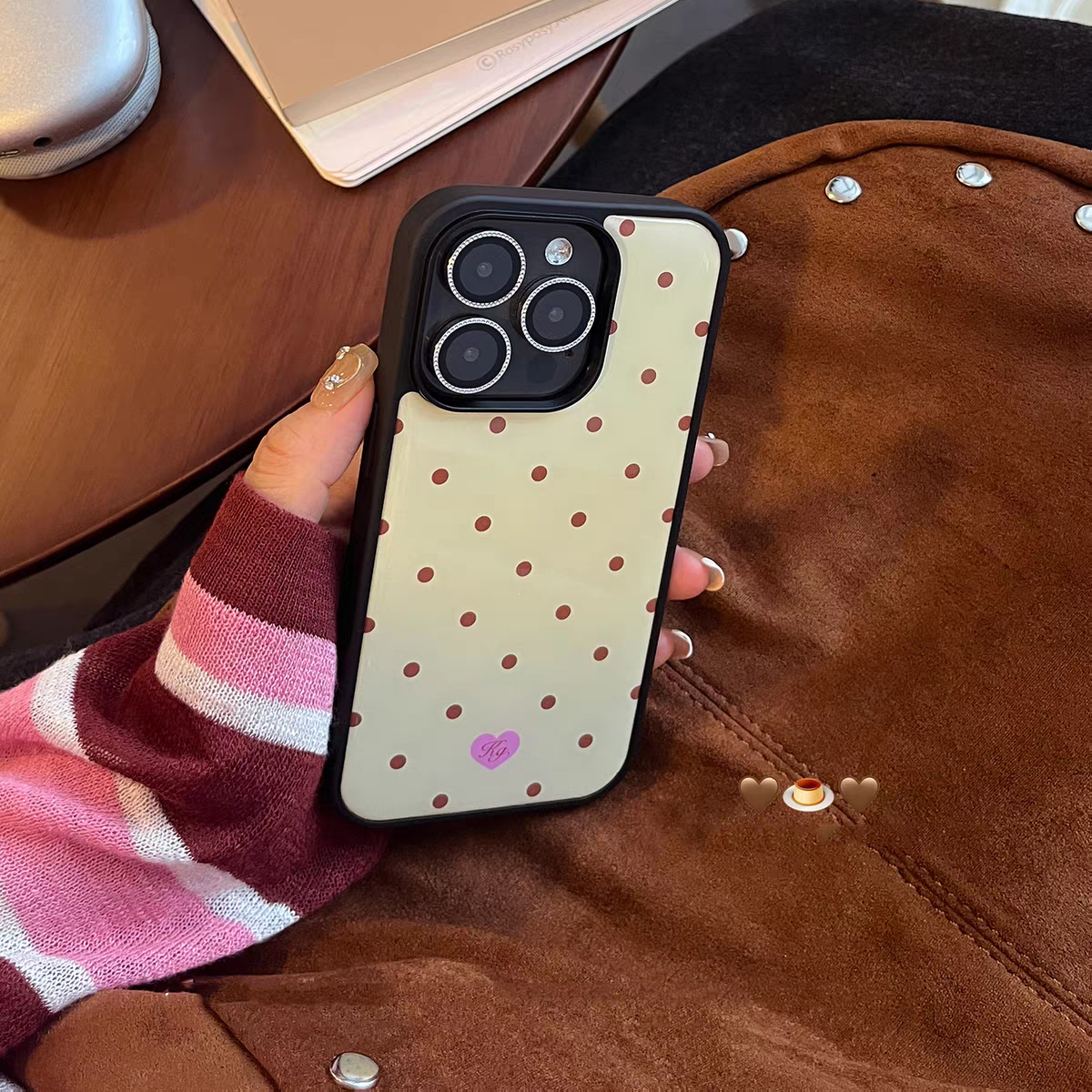 ins简约黄油色波点亚克力黑边适用苹果iPhone17promax手机壳15pro小米14Pro保护套华为mate60P70防摔三星S23