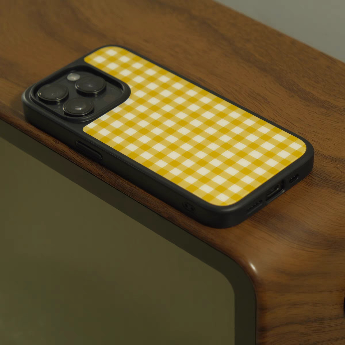 ins少女柠檬黄格子亚克力黑边适用苹果iPhone16promax手机壳15pro小米14Pro保护套华为mate60P70防摔三星S23