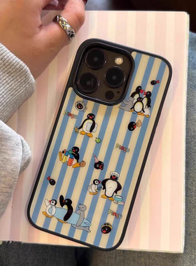蓝色条纹企鹅可爱亚克力黑边适用苹果iPhone16promax手机壳15pro小米14Pro保护套华为mate60P70防摔三星S23