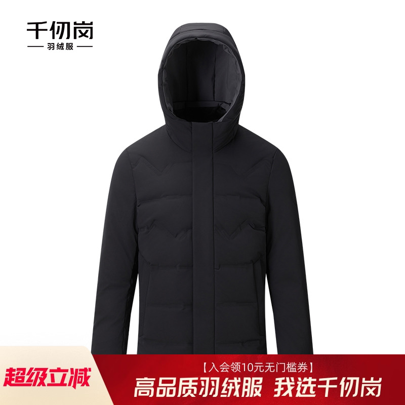 连帽羽绒服，简约净色，舒适保暖