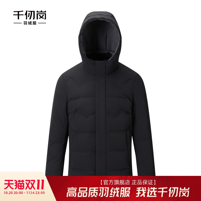 连帽羽绒服，简约净色，舒适保暖