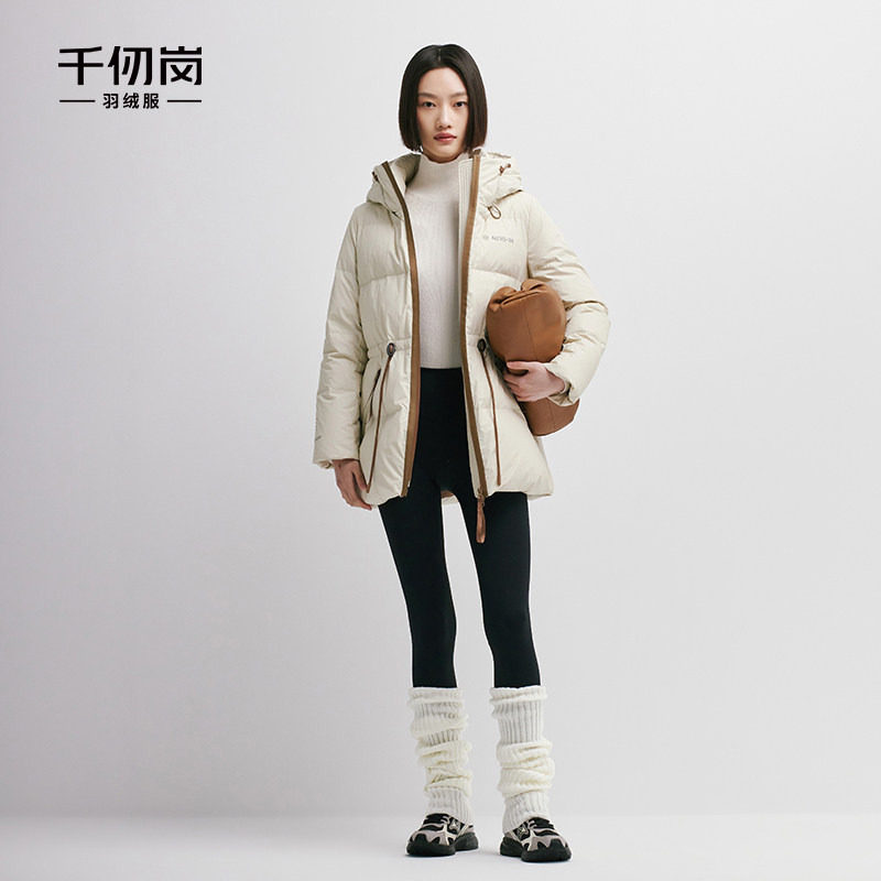 千仞岗女士连帽中长款羽绒服PU皮腰部抽绳显瘦加厚外套女