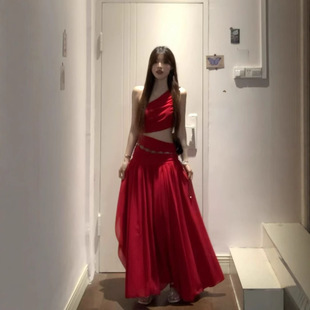 红色小众清冷感斜肩露腰连衣裙女2025海边度假氛围感超仙 法式