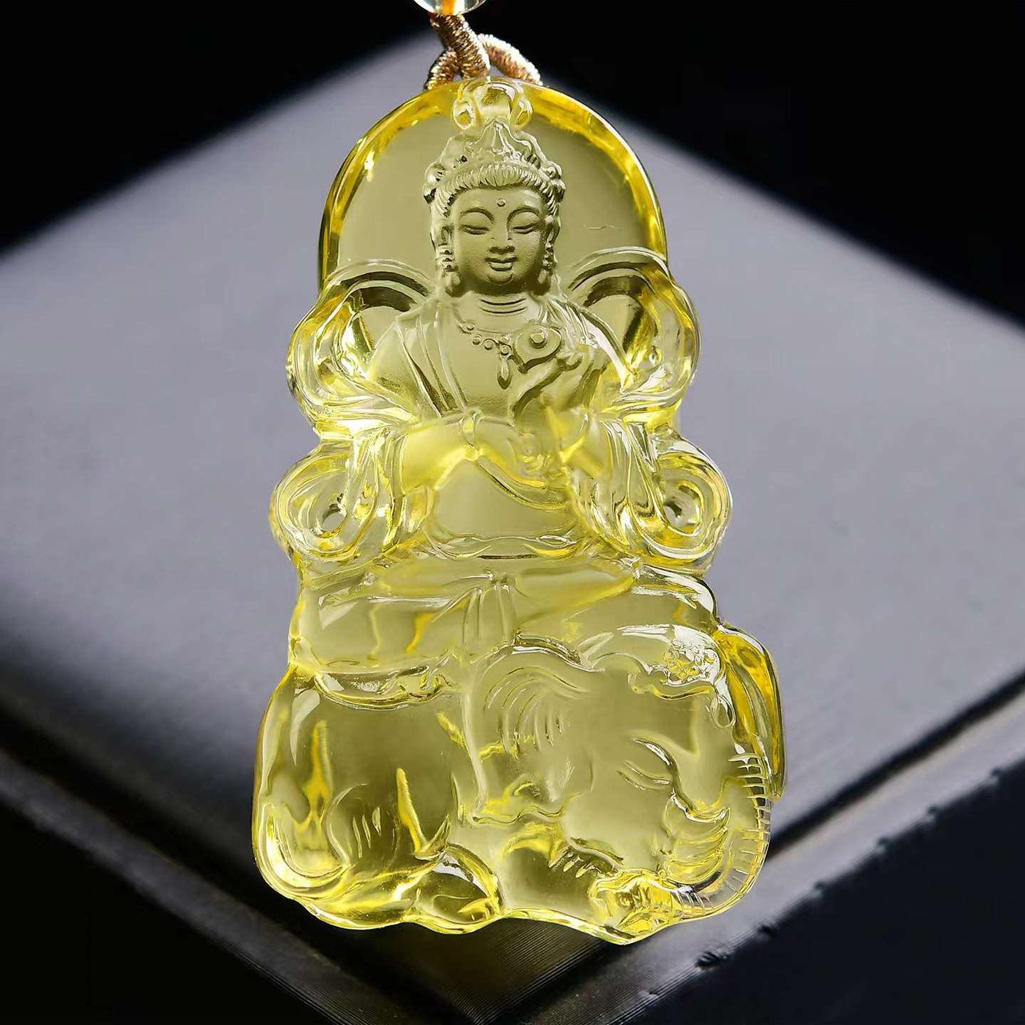 黄水晶普贤菩萨吊坠属蛇龙守护神