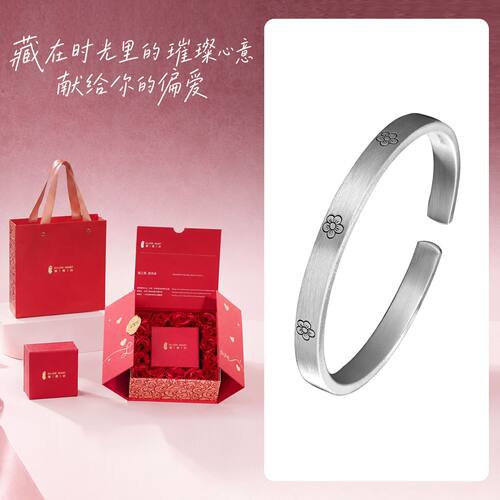 银意坊女士年轻款银手镯2026新款实心9999纯银梅花开口轻奢小众M