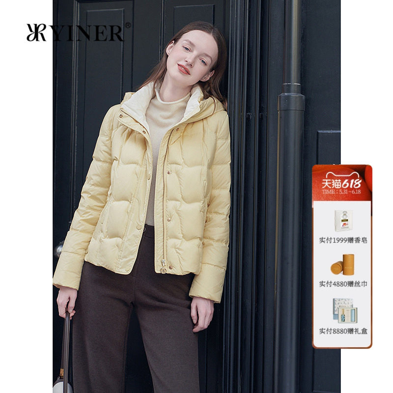 YINER音儿专选女装冬季时尚减龄短款0压感轻薄保暖连帽羽绒服