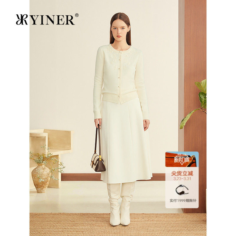 YINER音儿2025冬季新款米白色羊毛羊绒混纺海鸥领绣线订珠针