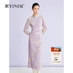 新款 YINER音儿2026春季 亮丝刺绣肌理旗袍领丝绒连衣裙 新中式