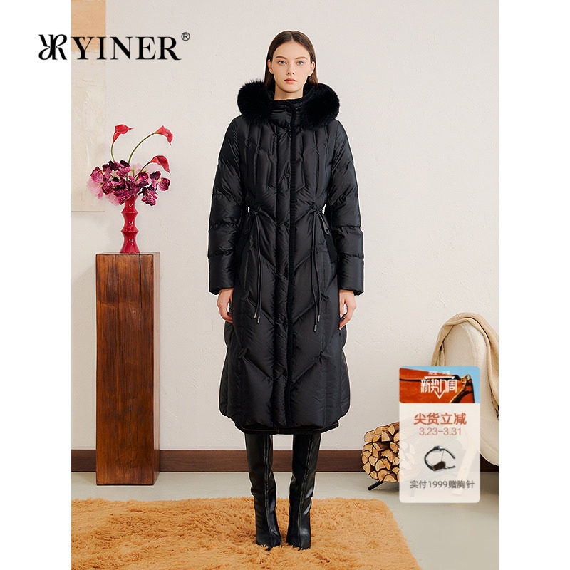 YINER音儿专选2025冬季新款法式柔光缎面狐狸毛领连帽长款羽
