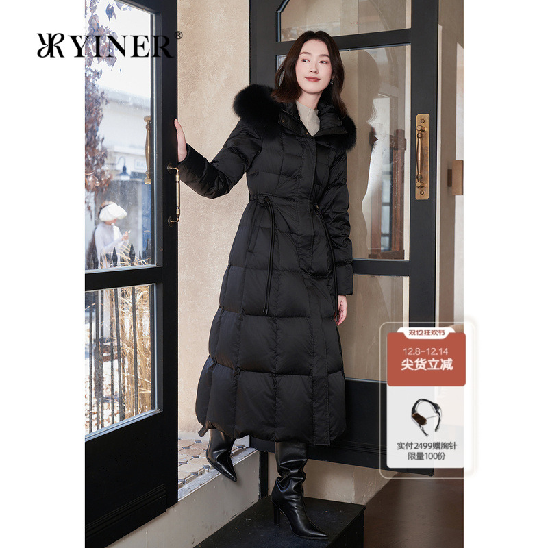 YINER音儿女装冬季长款过膝高克重保暖狐狸毛领连帽白鹅绒羽绒服